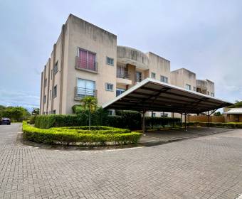 Casa en alquiler en el condominio Los Príncipes, La Guacima, Alajuela.