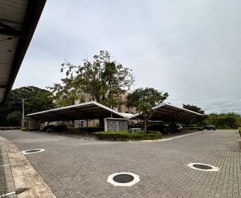 Casa en alquiler en el condominio Los Príncipes, La Guacima, Alajuela.