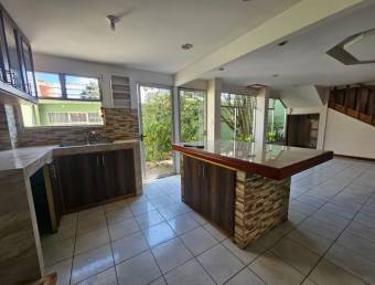 Se Vende Casa en Oreamuno de Cartago.