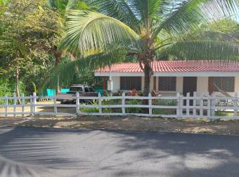 PUNTARENAS CALDERA TIVIVES VENDO CASA CON PISCINA