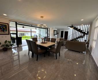 Casa a la venta en condominio Los Llanos en Ciudad Hacienda Los Reyes, La Guacima.