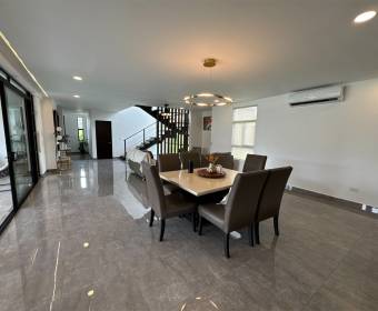 Casa a la venta en condominio Los Llanos en Ciudad Hacienda Los Reyes, La Guacima.