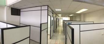 Se vende amplio edificio de 1,200m2  para inversión en San José 23-740 