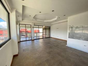 Se vende amplia propiedad con 3 edificios en San Rafael de Escazú 23-2275