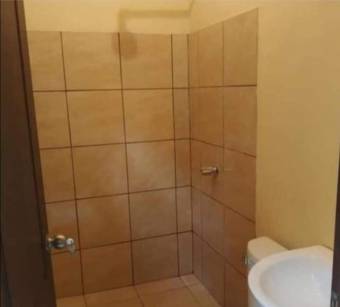 Se vende propiedad con 3 apartamentos por mcdonalds en San Rafael Alajuela 25-10