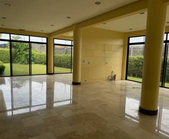 Casa a la venta en condominio Puerta de Hierro en Pozos de Santa Ana. 