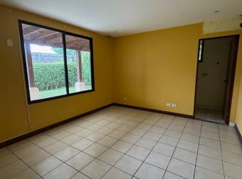 Casa a la venta en condominio Puerta de Hierro en Pozos de Santa Ana. 