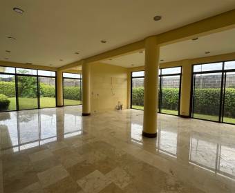 Casa a la venta en condominio Puerta de Hierro en Pozos de Santa Ana. 