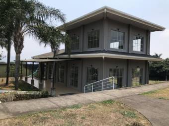 Se vende lujosa casa en San Juan La Union A24-1625