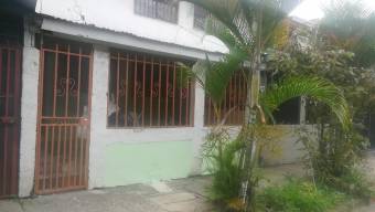 Se vende casa con uso de suelo mixto en Hatillo de San José 23-3464