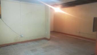 Se vende casa con uso de suelo mixto en Hatillo de San José 23-3464