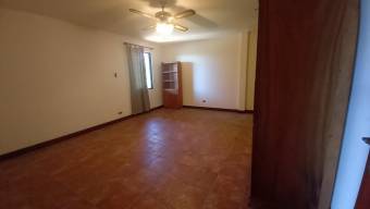 Se vende propiedad con amplio terreno en Piedades Santa Ana A23-1201