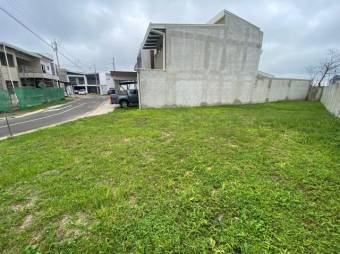 Se vende lote de 194m2 en condominio de Brasil en Santa Ana 24-1883