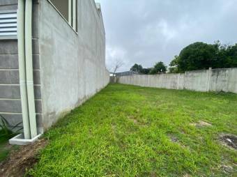 Se vende lote de 194m2 en condominio de Brasil en Santa Ana 24-1883