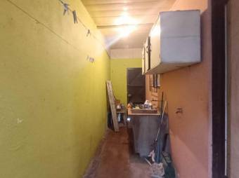 Se vende espaciosa casa de 2 plantas en San Sebastián de San José 24-1422