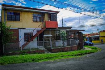 Se vende espaciosa casa de 2 plantas en San Sebastián de San José 24-1422