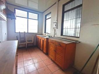 Se vende espaciosa casa de 2 plantas en San Sebastián de San José 24-1422