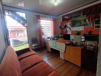 Se vende espaciosa casa de 2 plantas en San Sebastián de San José 24-1422