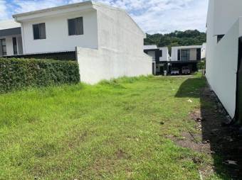 Se vende lote plano en condominio de Santa Ana 24-90