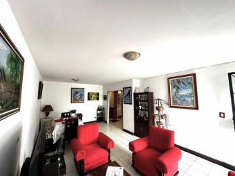 Se vende espaciosa casa con terraza en Yoses Sur 25-310