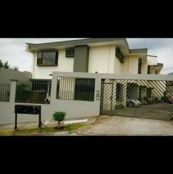 Se vende espaciosa casa de 2 plantas en San Rafael de Escazú 25-242