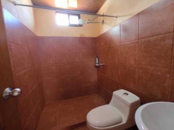 Se vende espaciosa casa con apartamento en San Antonio de Escazú 23-1385