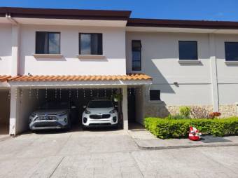 Se vende casa con terraza en condominio de Pozos en Santa Ana 24-949