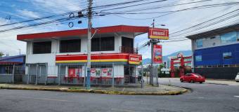 SE ALQUILA AMPLIO LOCAL COMERCIAL