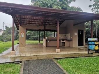 Se vende propiedad con amplio patio en San Rafael Heredia A24-888