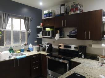 Se vende propiedad con amplio patio en San Rafael Heredia A24-888