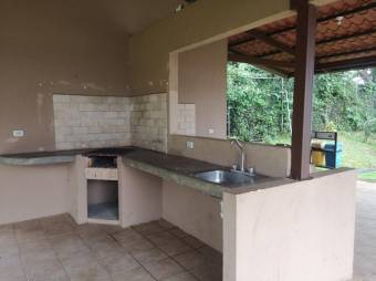 Se vende propiedad con amplio patio en San Rafael Heredia A24-888