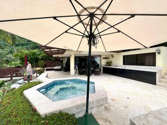 Venta de Casa de Playa en Garabito, Puntarenas. RAH 25-428