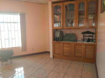 VENTA DE PROPIEDAD ESQUINERO CON BODEGA Y PARQUEO, CARTAGO, CENTRO