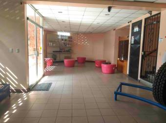 VENTA DE PROPIEDAD ESQUINERO CON BODEGA Y PARQUEO, CARTAGO, CENTRO