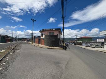 VENTA DE PROPIEDAD ESQUINERO CON BODEGA Y PARQUEO, CARTAGO, CENTRO