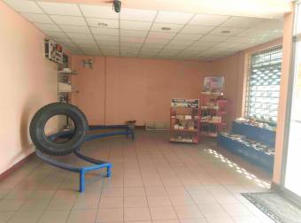 VENTA DE PROPIEDAD ESQUINERO CON BODEGA Y PARQUEO, CARTAGO, CENTRO