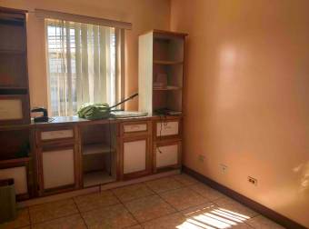 VENTA DE PROPIEDAD ESQUINERO CON BODEGA Y PARQUEO, CARTAGO, CENTRO