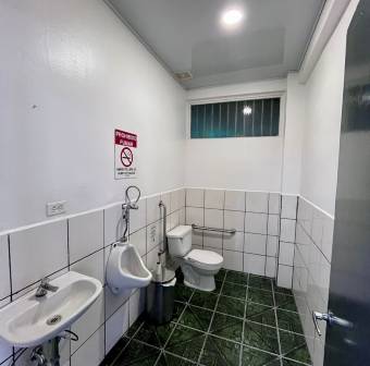 Alquiler de Local Comercial - 180m2 