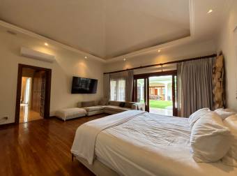 VENTA DE CASA EN RESIDENCIAL TREJOS MONTEALEGRE, ESCAZÚ