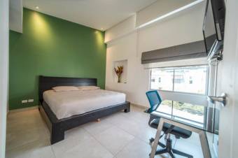 Se vende moderna casa con patio en Ciudad Colón 26-49