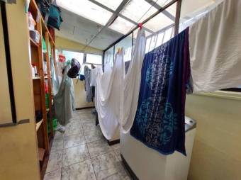 Se vende propiedad con 2 apartamentos en Mata de Plátano San José 26-355