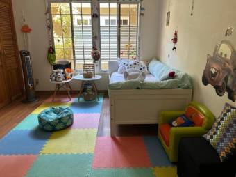 Se vende espaciosa casa con patio en Hacienda los Reyes 25-1791