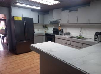 HEREDIA BELEN RENTO CASA CON PISCINA $1.800