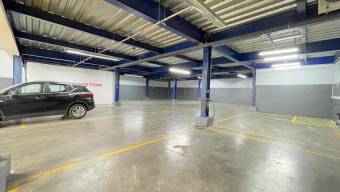 Se vende amplio edificio comercial en Uruca San José 25-1357