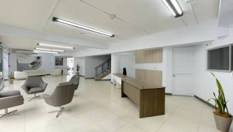 Se vende amplio edificio comercial en Uruca San José 25-1357