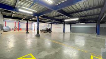 Se vende amplio edificio comercial en Uruca San José 25-1357