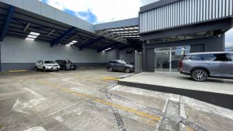 Se vende amplio edificio comercial en Uruca San José 25-1357