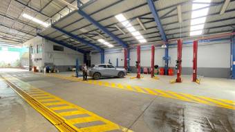 Se vende amplio edificio comercial en Uruca San José 25-1357