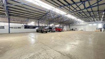 Se vende amplio edificio comercial en Uruca San José 25-1357