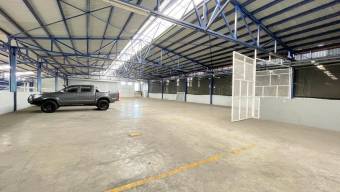 Se vende amplio edificio comercial en Uruca San José 25-1357